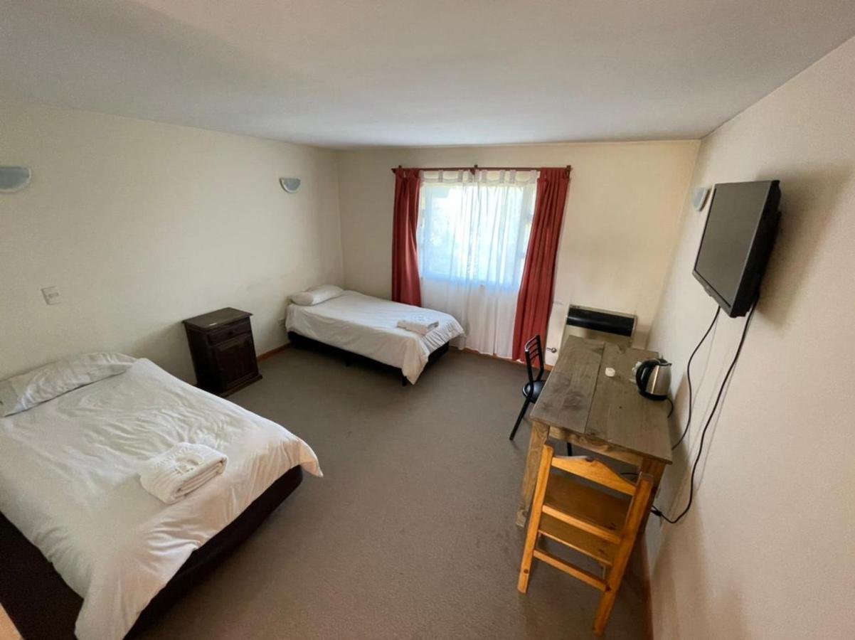Hotel Hosteria Lago Cardiel 4*